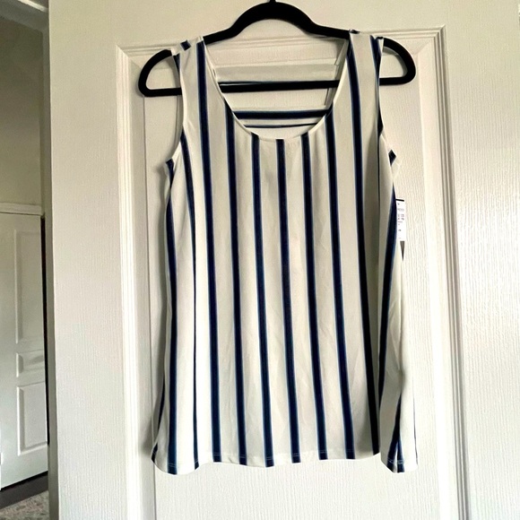 🆕 White blue stripe size medium - Picture 1 of 10